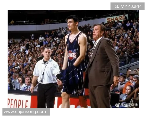 姚明低打背后的故事与影响:从篮球巨星到文化符号的转变 姚明低打背后的故事与影响:从篮球巨星到文化符号的转变