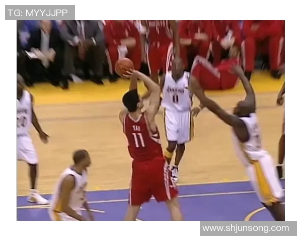 马布里精彩晃动姚明瞬间回顾NBA赛场上的经典对决与传奇时刻 马布里精彩晃动姚明瞬间回顾NBA赛场上的经典对决与传奇时刻